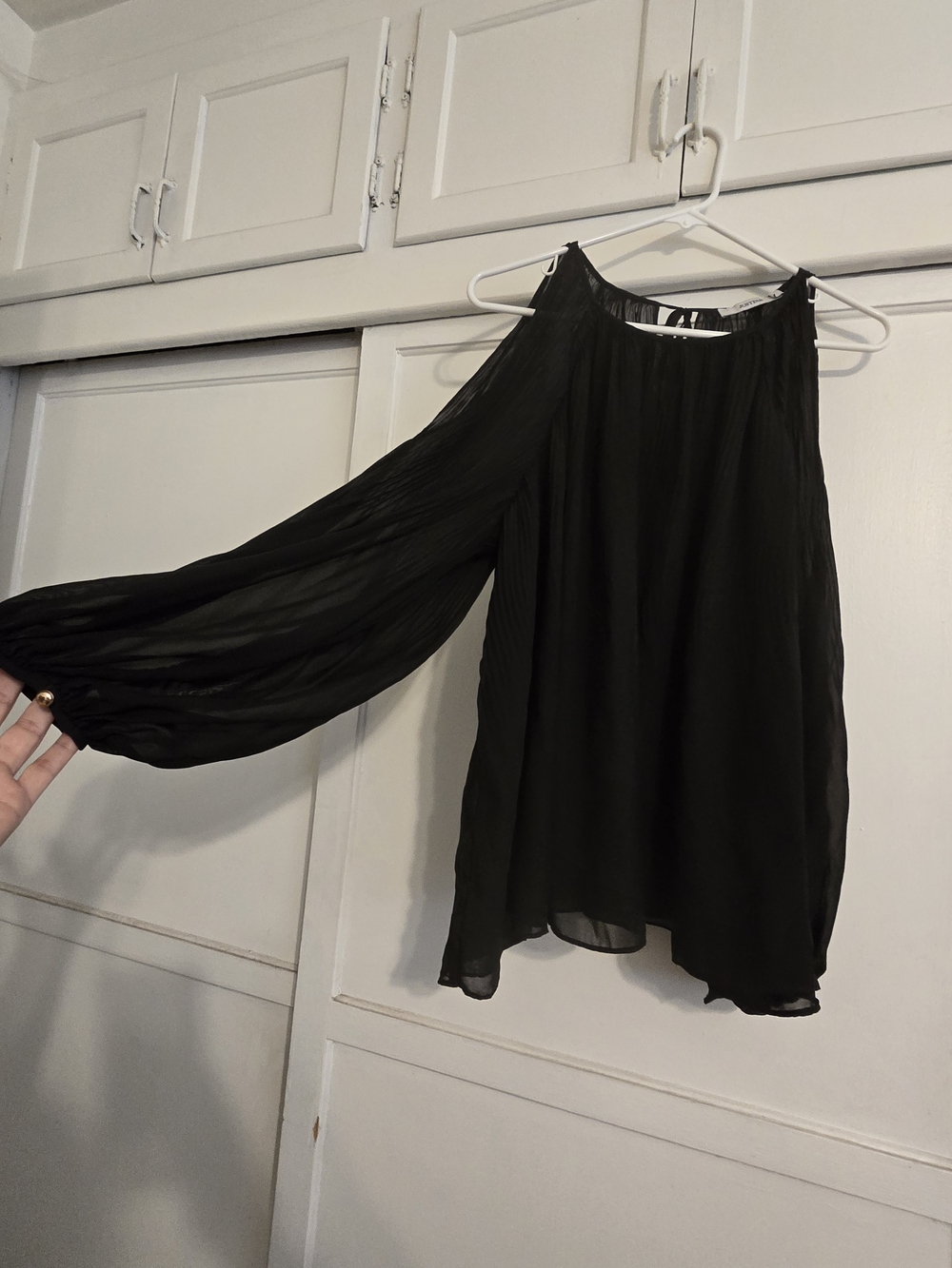 Black Off-Shoulder Long Sleeve Blouse